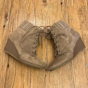 Y Not? Women’s Wedge Shoes Tan Size 5M